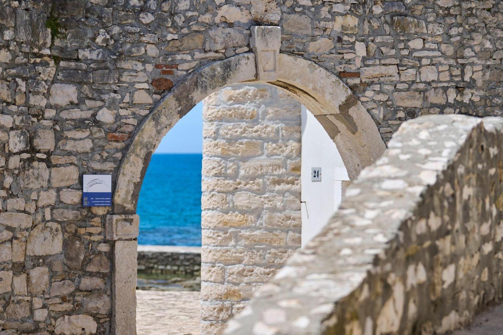 Apartment Rivarela Blu - Newly Renovated And Top Location Near Sea Novigrad  Bagian luar foto